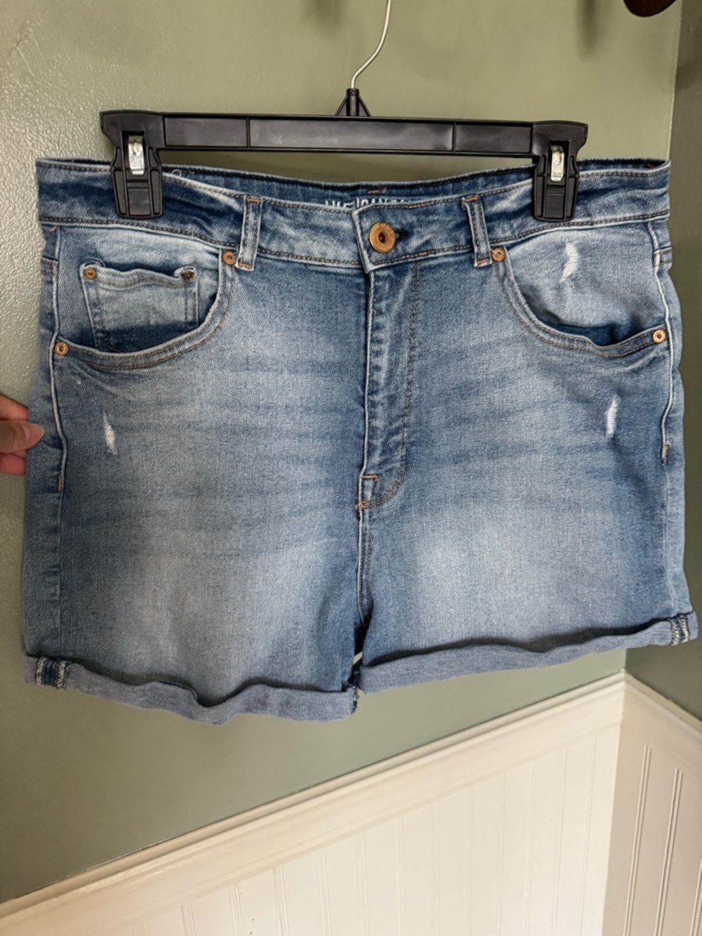 American Rag Light Wash Rolled Hem High Rise Mom Denim Shorts 11/30